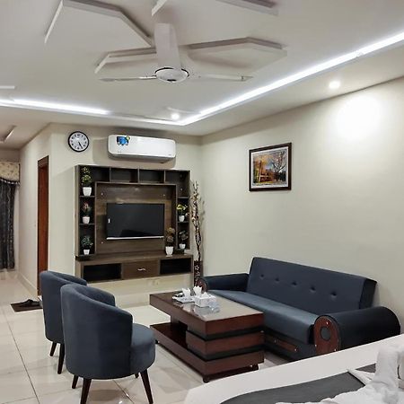 Hotel Crown Inn Multan Esterno foto