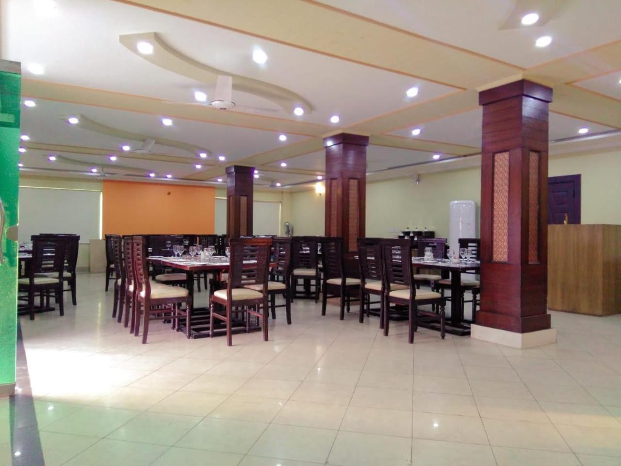 Hotel Crown Inn Multan Esterno foto