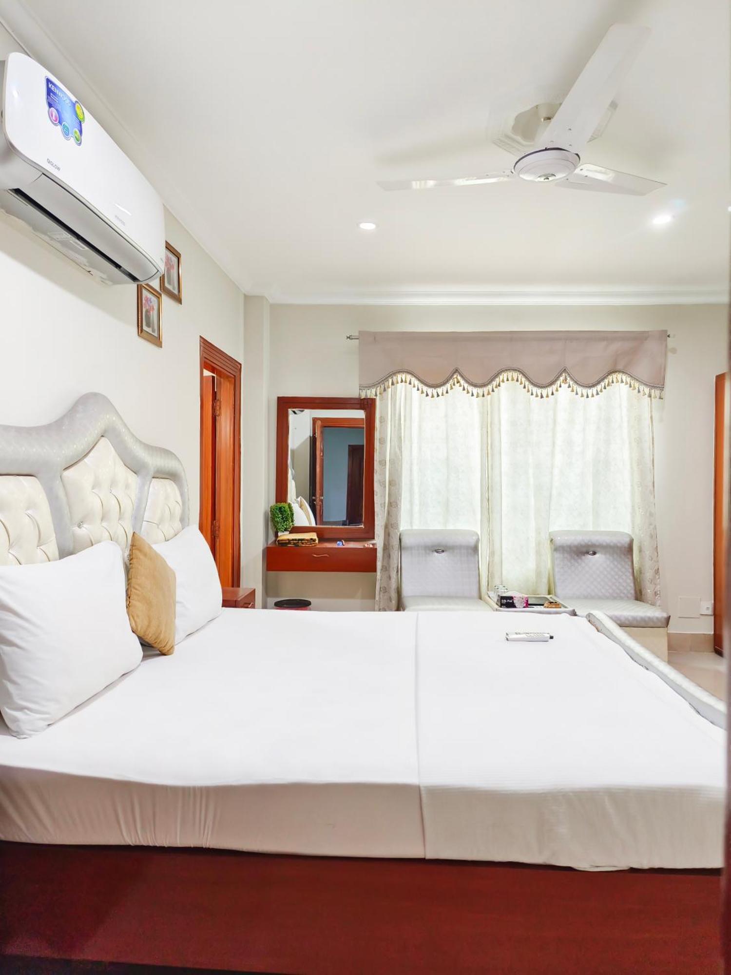Hotel Crown Inn Multan Esterno foto