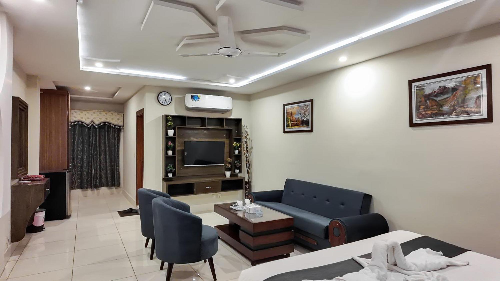 Hotel Crown Inn Multan Esterno foto
