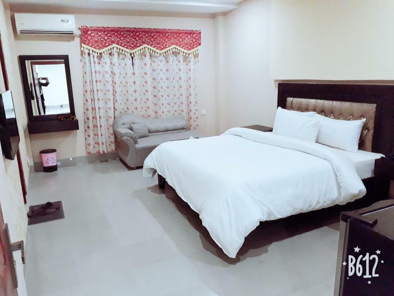 Hotel Crown Inn Multan Esterno foto