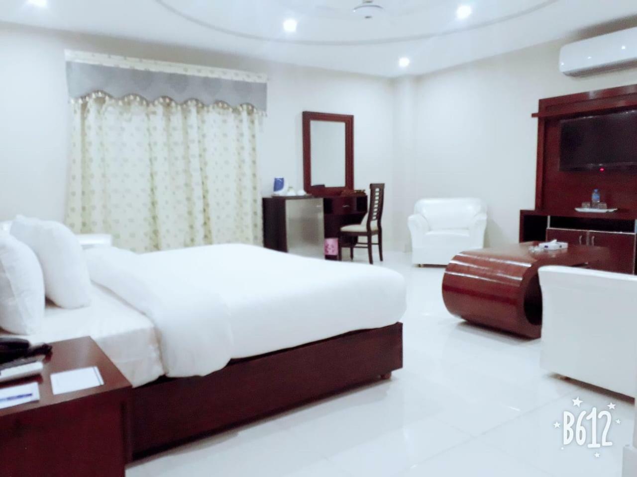 Hotel Crown Inn Multan Esterno foto