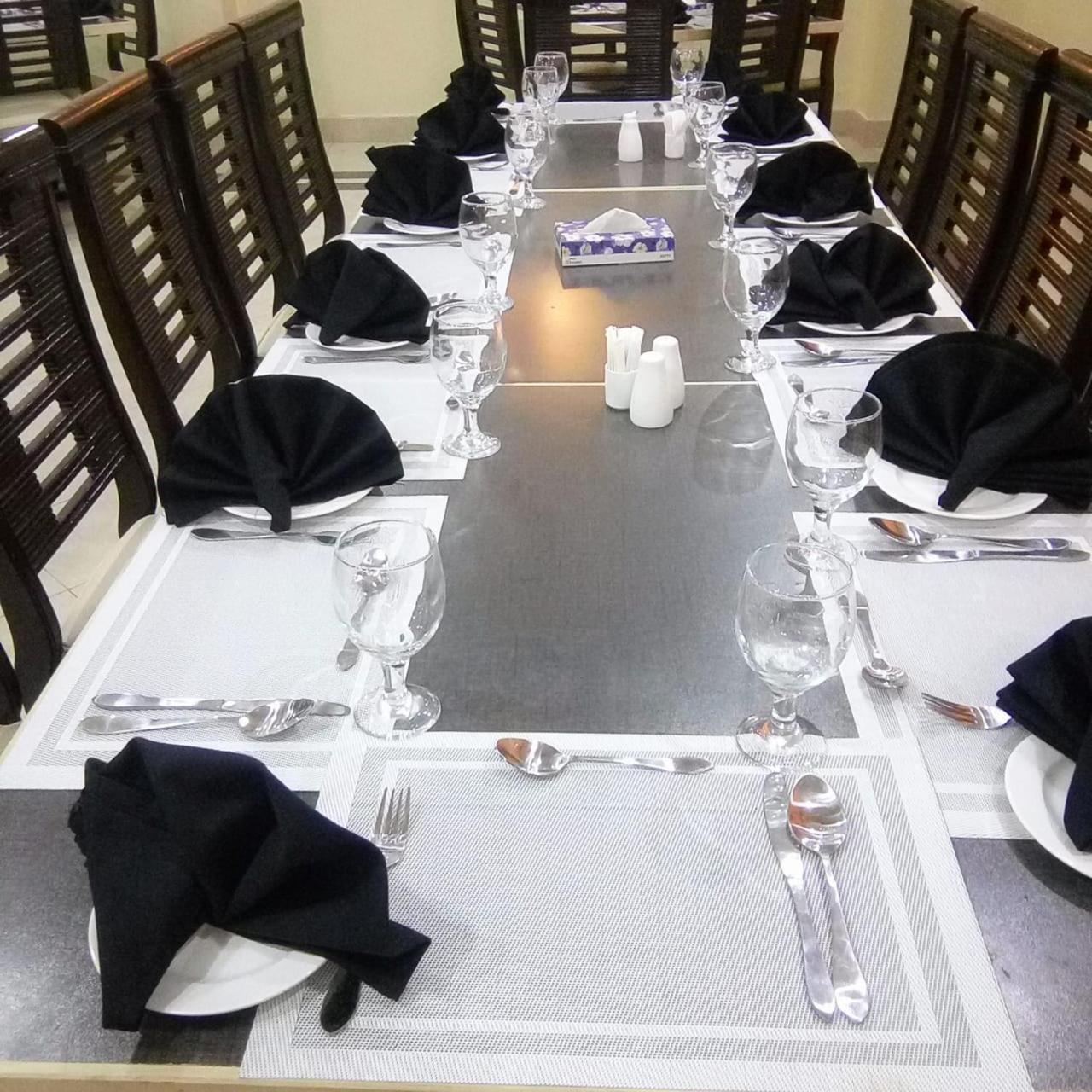 Hotel Crown Inn Multan Esterno foto