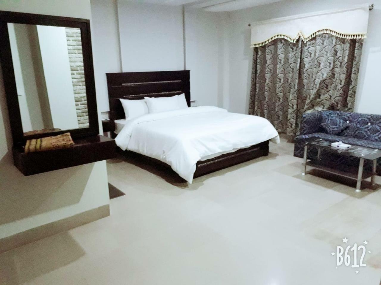 Hotel Crown Inn Multan Esterno foto