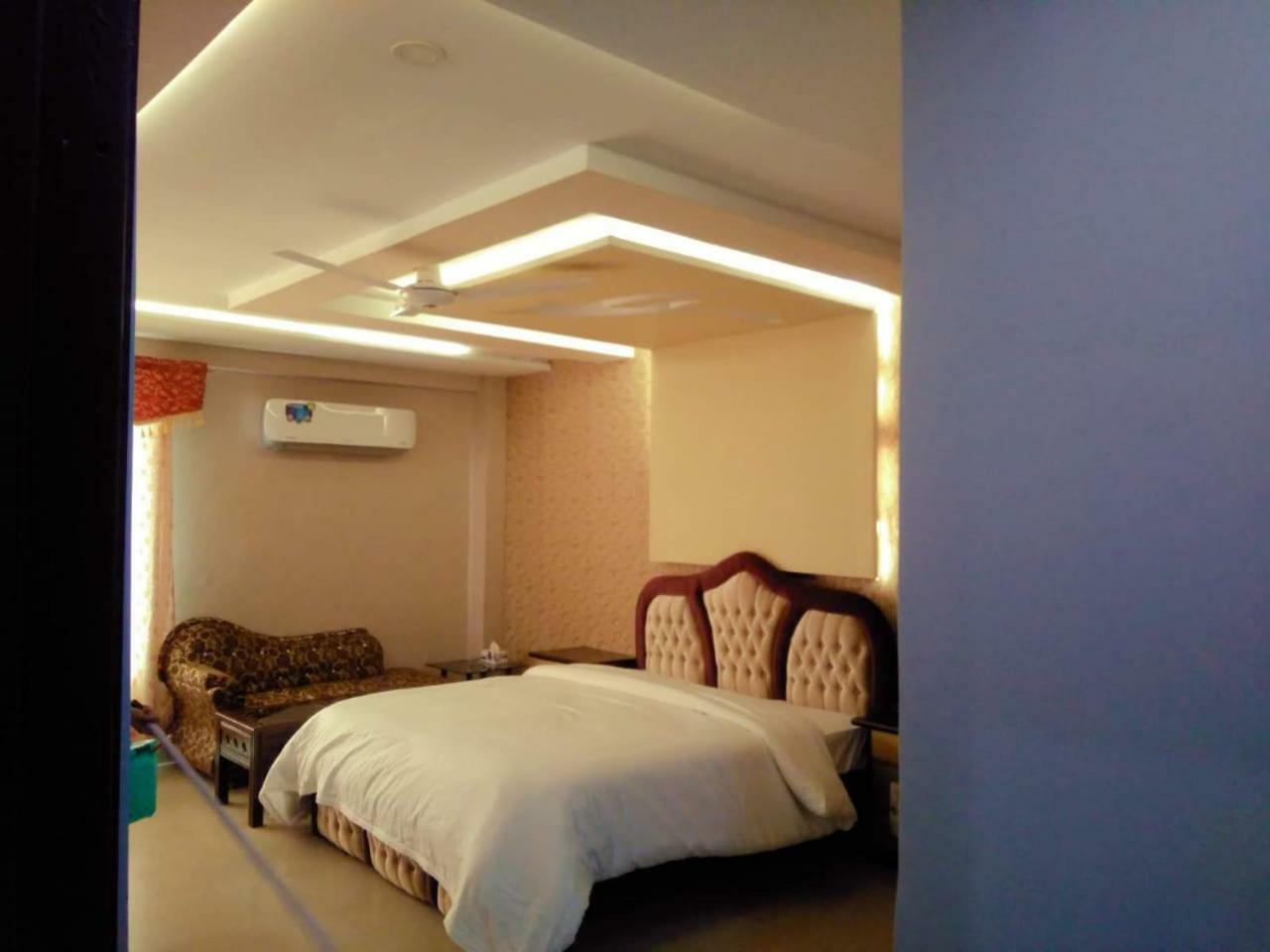 Hotel Crown Inn Multan Esterno foto