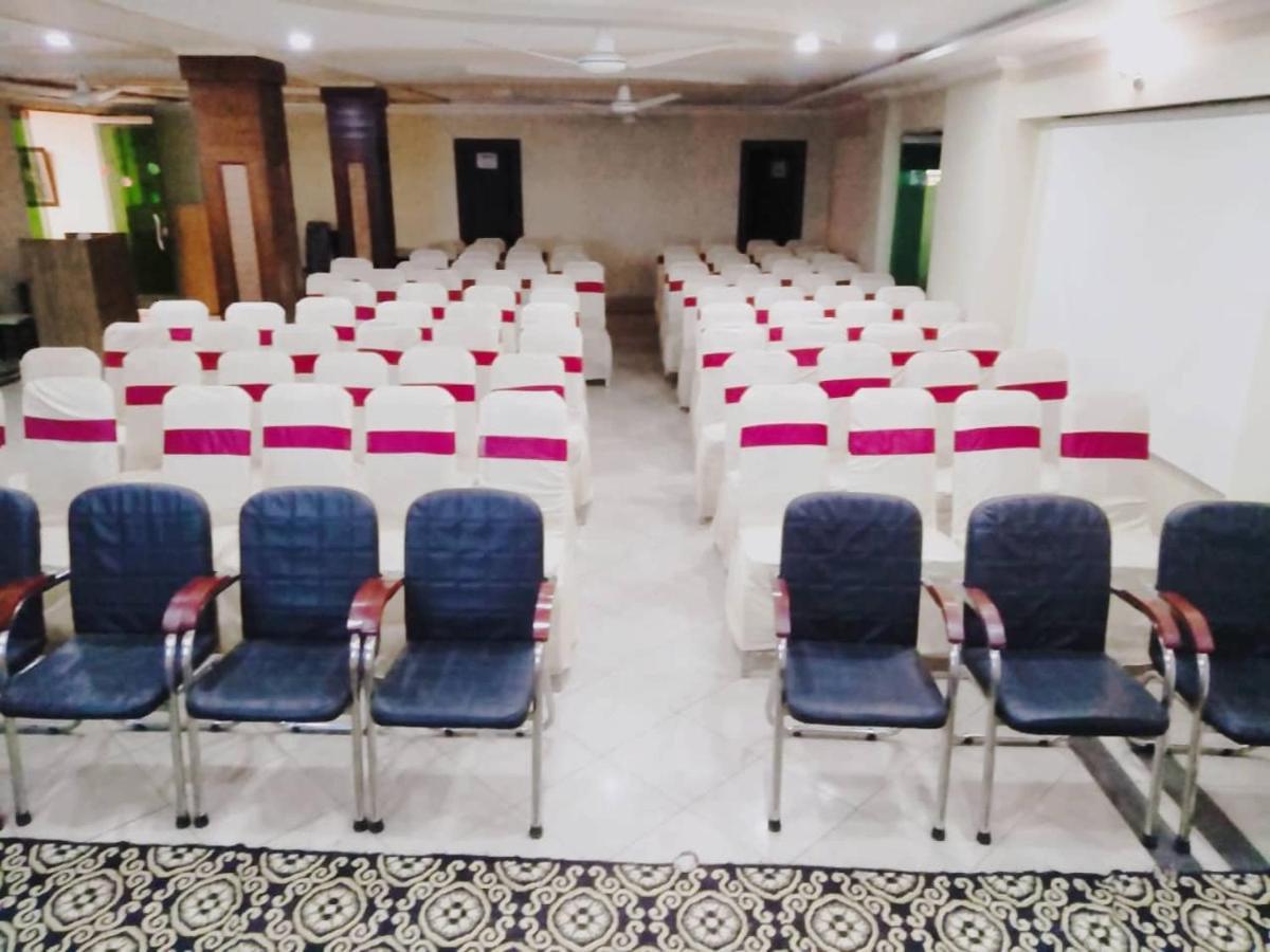 Hotel Crown Inn Multan Esterno foto