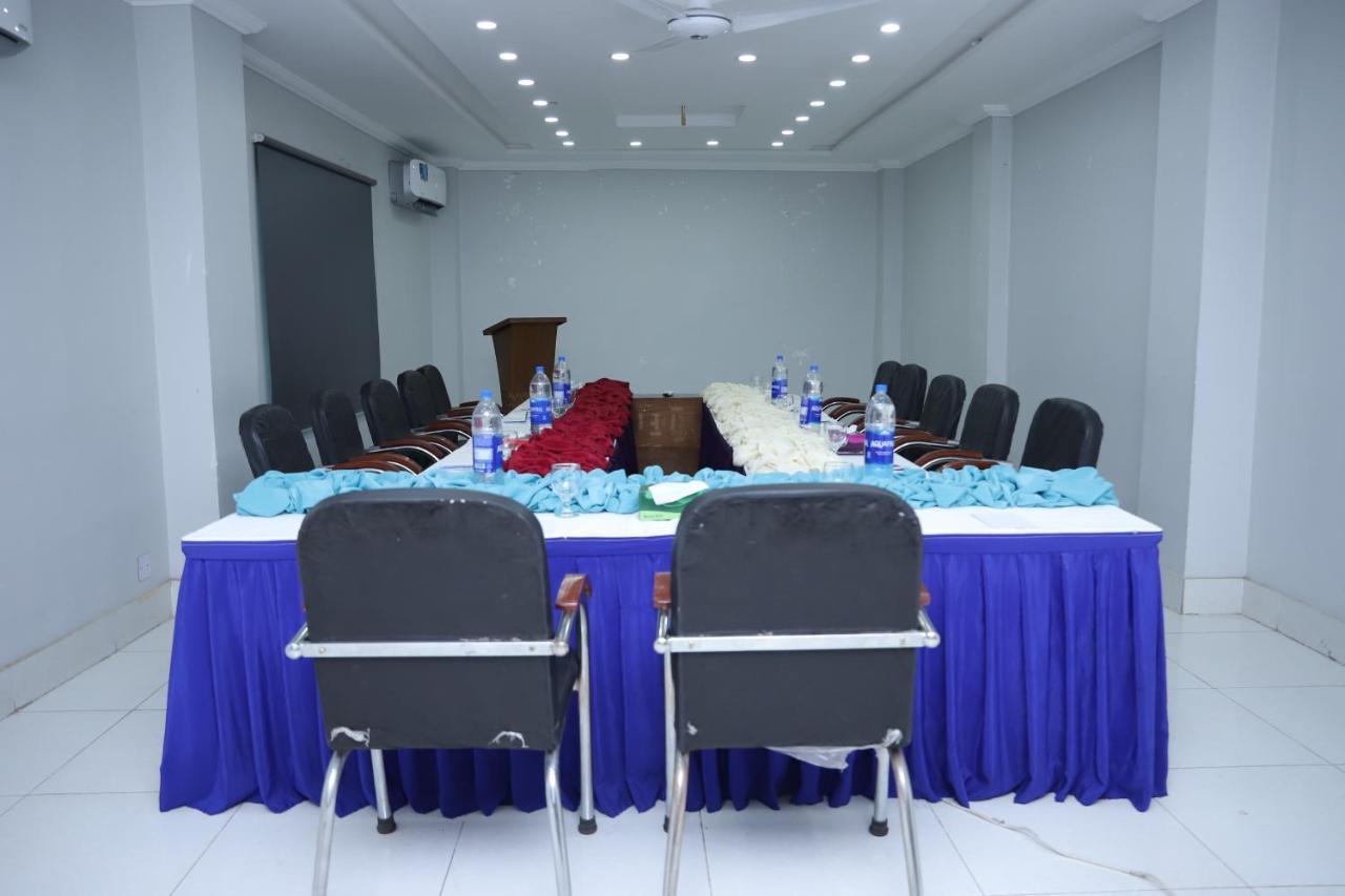 Hotel Crown Inn Multan Esterno foto