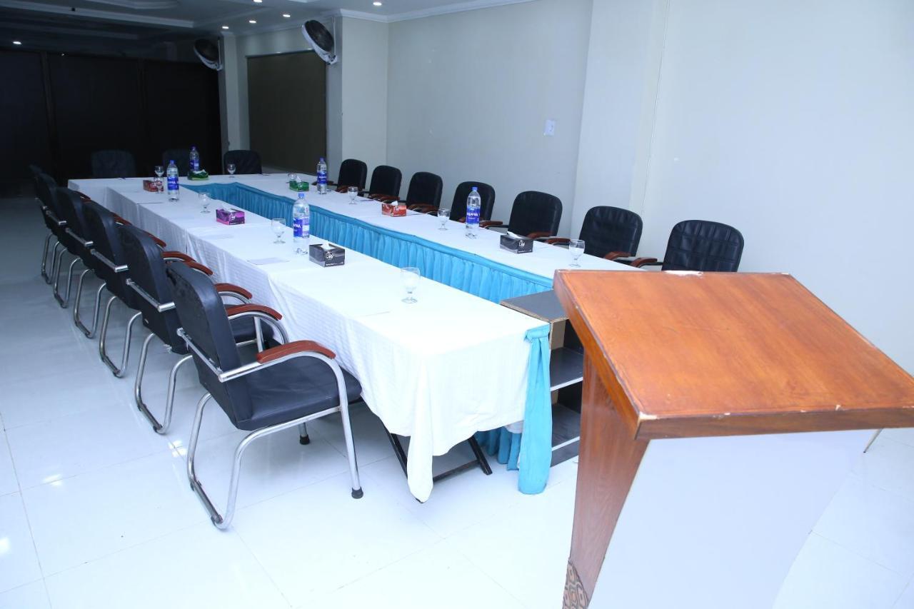 Hotel Crown Inn Multan Esterno foto