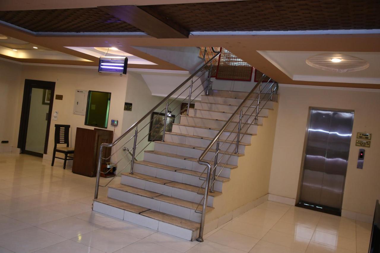 Hotel Crown Inn Multan Esterno foto