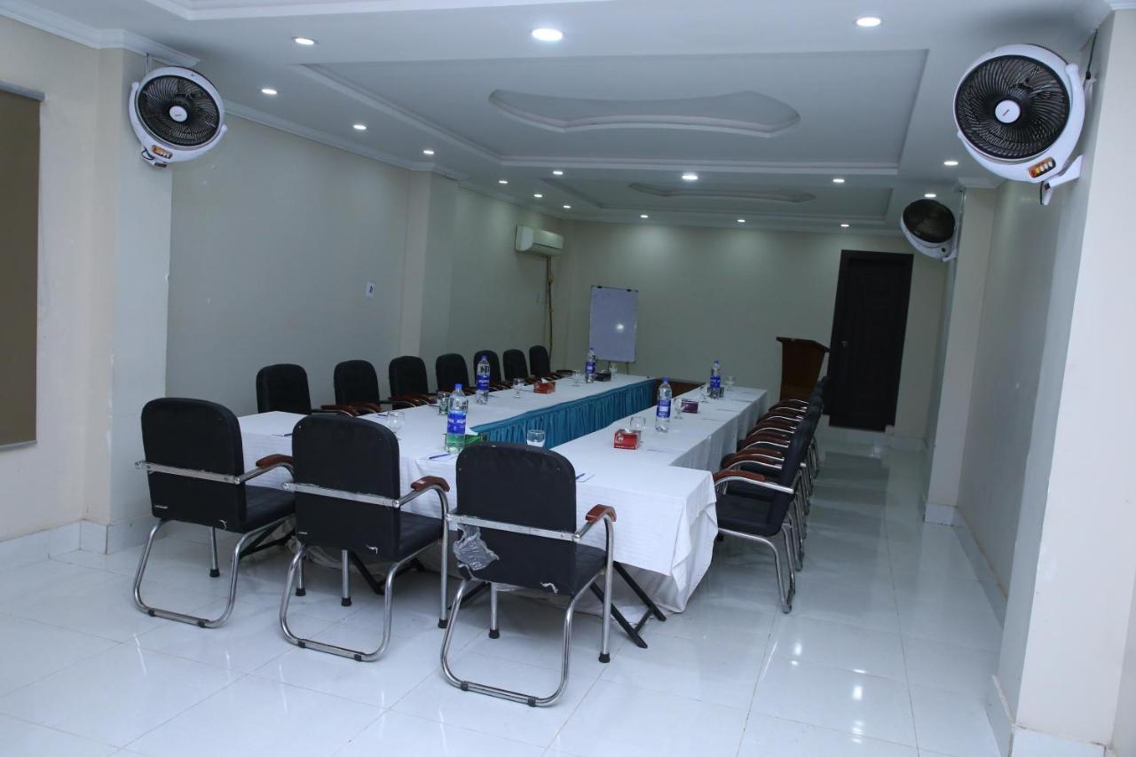 Hotel Crown Inn Multan Esterno foto